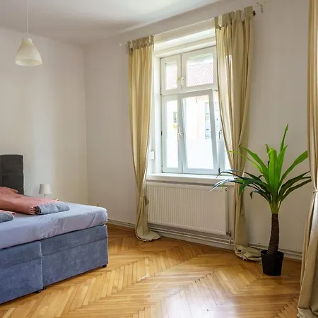 Central Living - Schoenbrunn *