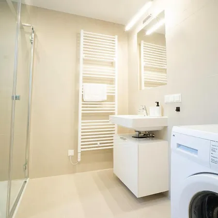 Orestaliving - Penthouse With Designer Renovation Wien