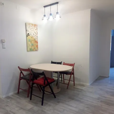 Nr.1 Perfect 3 Bedrooms Near To Main Train Station Apartament