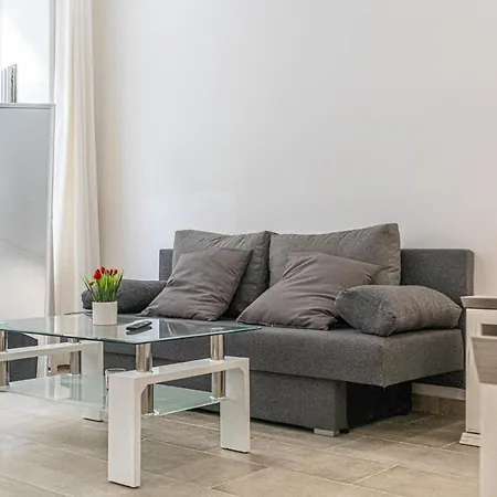 9 Min From Center - Beautiful Near U1 Reumannplatz Apartment