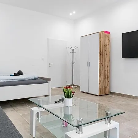 9 Min From Center - Beautiful Near U1 Reumannplatz Apartment