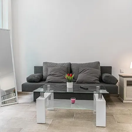 9 Min From Center - Beautiful Near U1 Reumannplatz Apartment *