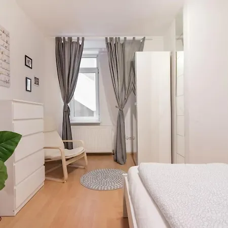 Spacious Apartment *