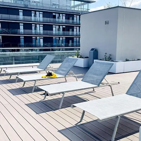 Sunrise Above Sky With Rooftop Pool * Vídeň