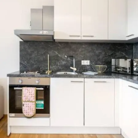 Apartment Near Lake Fully Furnished Beautiful
