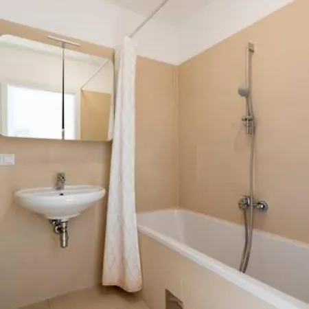 Apartment Near Lake Fully Furnished Beautiful Wien