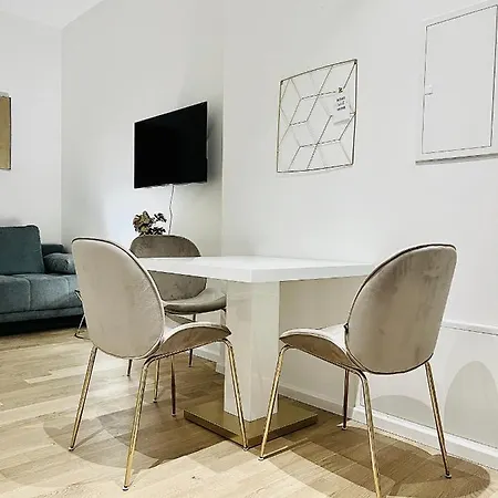Apartment Modern Style City *