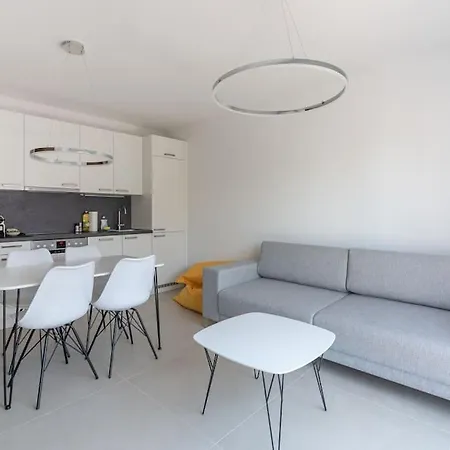 Neu Und Hell In Zentraler Ruhelage Mit Parkplatz Apartment