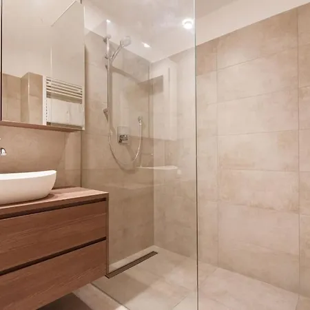 Apartment Neu Und Hell In Zentraler Ruhelage Mit Parkplatz Vienna