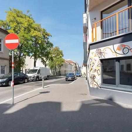 Neu Und Hell In Zentraler Ruhelage Mit Parkplatz Vienna