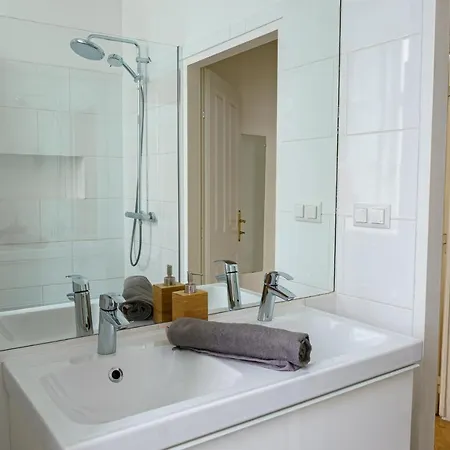 Central Living - Schoenbrunn Apartment