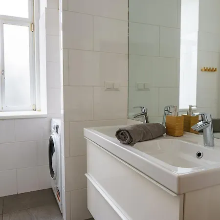 Central Living - Schoenbrunn Apartment *