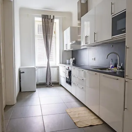 Central Living - Schoenbrunn Apartment Vienna
