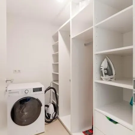 Neu Und Hell In Zentraler Ruhelage Mit Parkplatz Apartment
