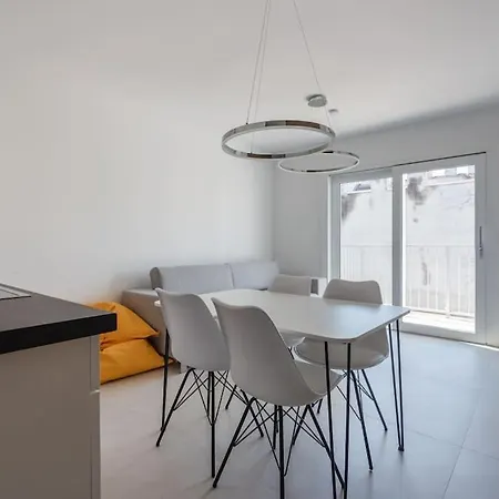 Apartment Neu Und Hell In Zentraler Ruhelage Mit Parkplatz *