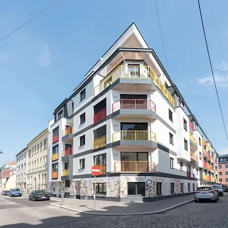 Neu Und Hell In Zentraler Ruhelage Mit Parkplatz *