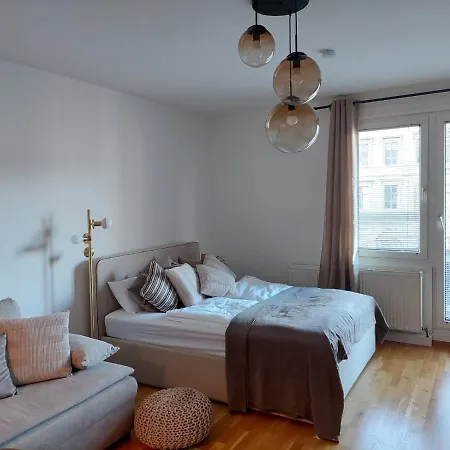 Apartment Balcony Apartment, 5 Min Walk To First District