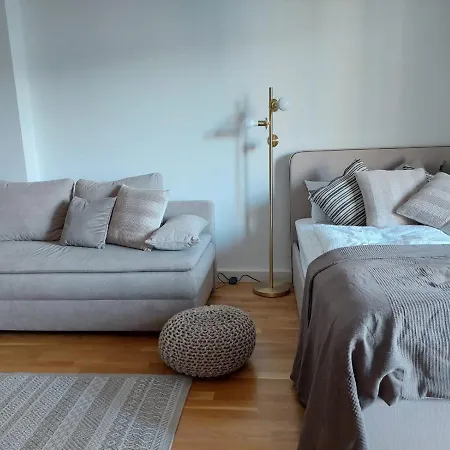 Balcony Apartment, 5 Min Walk To First District Apartment Vienna