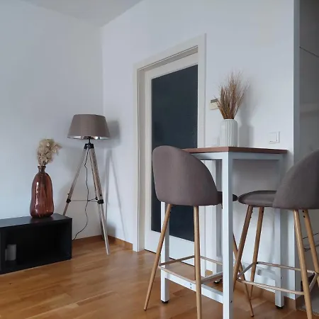 Balcony Apartment, 5 Min Walk To First District Apartment