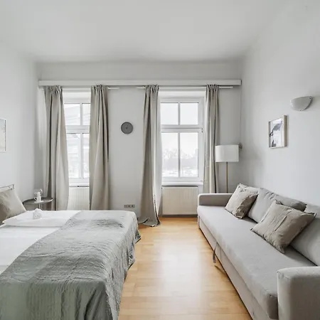 Stylisch In Vienna's 18th District Daire *