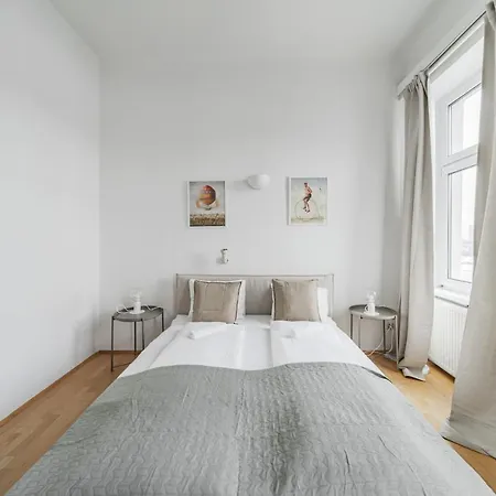 Stylisch In Vienna's 18th District