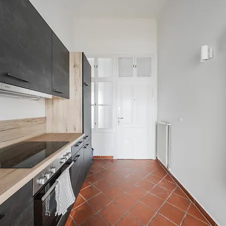 Stylisch In Vienna's 18th District Daire