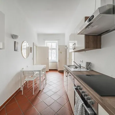 Stylisch In Vienna's 18th District Daire