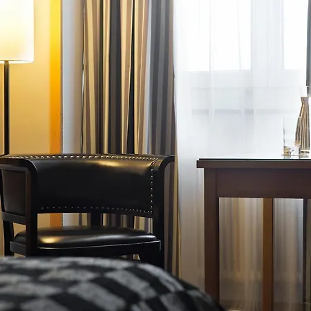 By Ihg 4*