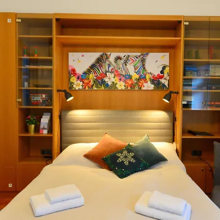 Charming With Balcony In Hip & Trendy Margareten Apartment Vienna