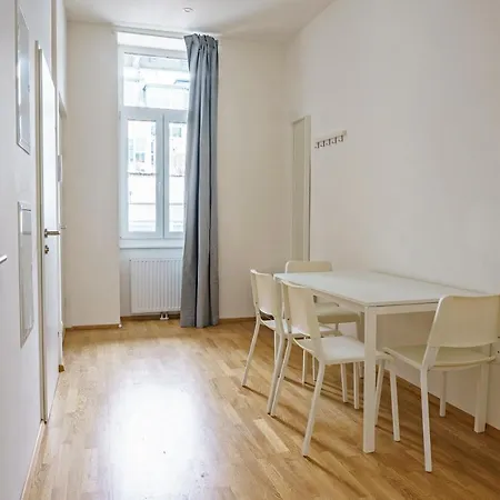 Ottakring Apartment *