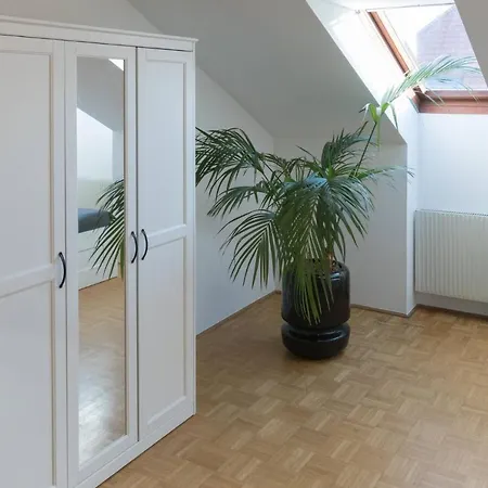 Apartament Yeshello Station *
