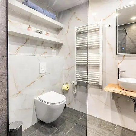 Cozy Renovated Close To Schoenbrunn Palace Apartment *