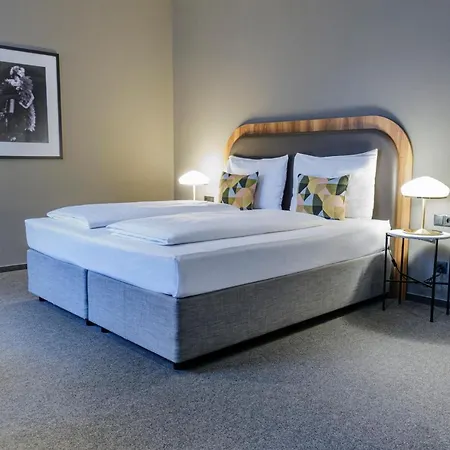Hotel George 4*