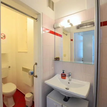 Charming With Balcony In Hip & Trendy Margareten Apartment Vienna
