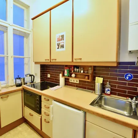 Charming With Balcony In Hip & Trendy Margareten Apartment Vienna