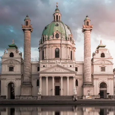 Explorer's Hub * Vienna