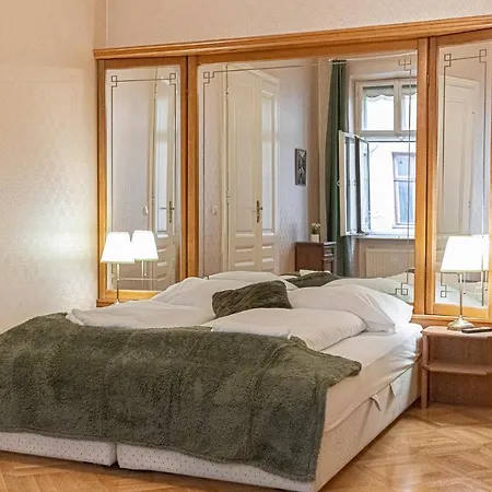 Friendly 4br Shared Apt- Near Downtown *