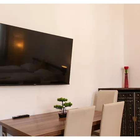 Apartment Cheerful 2br - Suitable For Longstays *