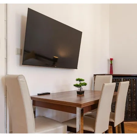 Apartment Cheerful 2br - Suitable For Longstays