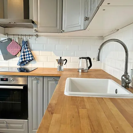 Lägenhet 80m2 With Balcony & Free Netflix