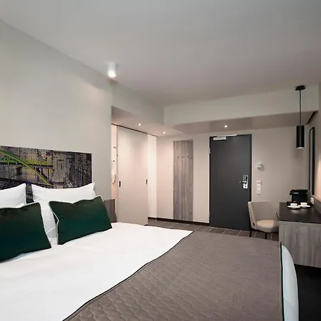 Leonardo West Hotel
