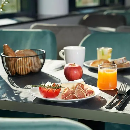 Hotel Leonardo West 4*