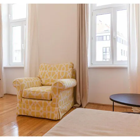 Cheerful 2br - Suitable For Longstays Apartment
