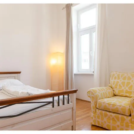 Cheerful 2br - Suitable For Longstays Apartment *