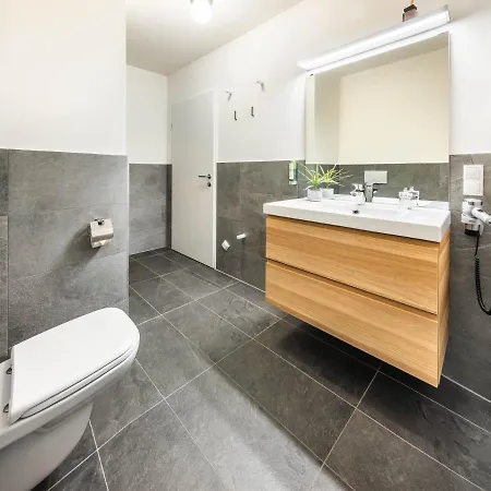 Jimmy's Lory Aparthotel 3*