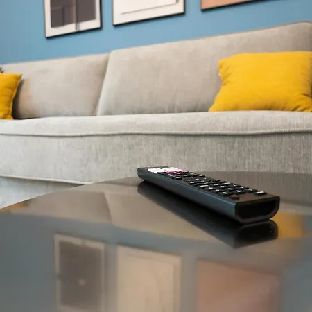 Bright Stylish In A Location Appartement *