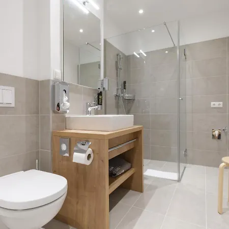 Myfavorit - Spacious Next To Puplic Transport U1 Direct Connection To Citycenter Apartment