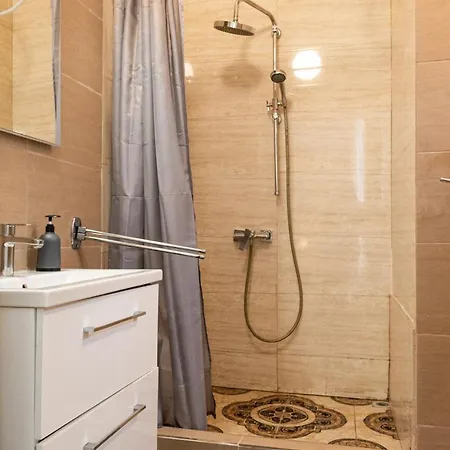 Superb 3 Complex For 9p Near Wiener Stadthalle Apartment Vienna