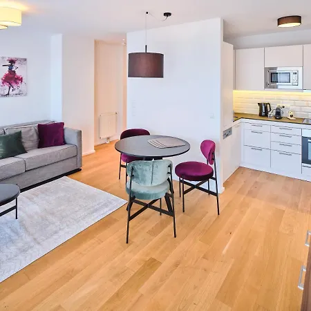 Myfavorit - Spacious Next To Puplic Transport U1 Direct Connection To Citycenter
