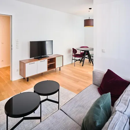 Myfavorit - Spacious Next To Puplic Transport U1 Direct Connection To Citycenter Apartment